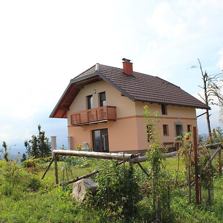 Holiday Home Razglednik ロガテツ エクステリア 写真