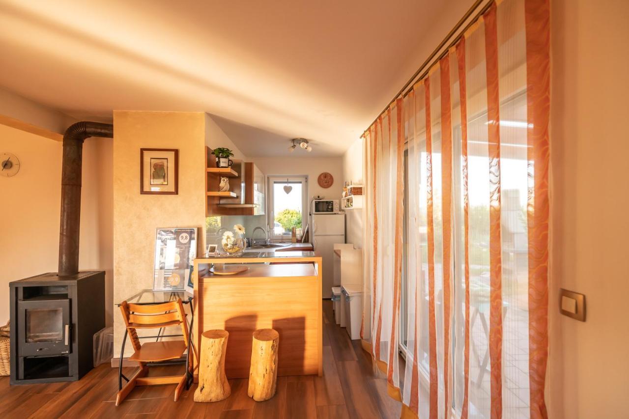 Holiday Home Razglednik ロガテツ エクステリア 写真