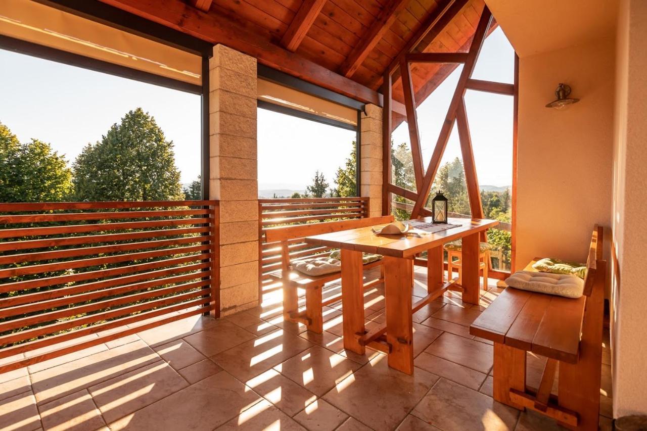 Holiday Home Razglednik ロガテツ エクステリア 写真