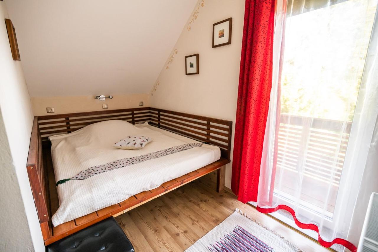 Holiday Home Razglednik ロガテツ エクステリア 写真