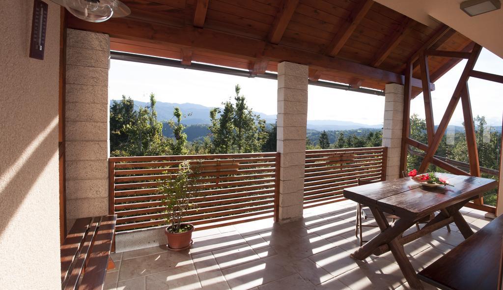 Holiday Home Razglednik ロガテツ 部屋 写真